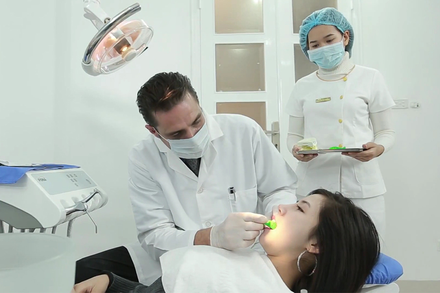 Kỹ Thuật Trồng Răng Của Bác Sĩ