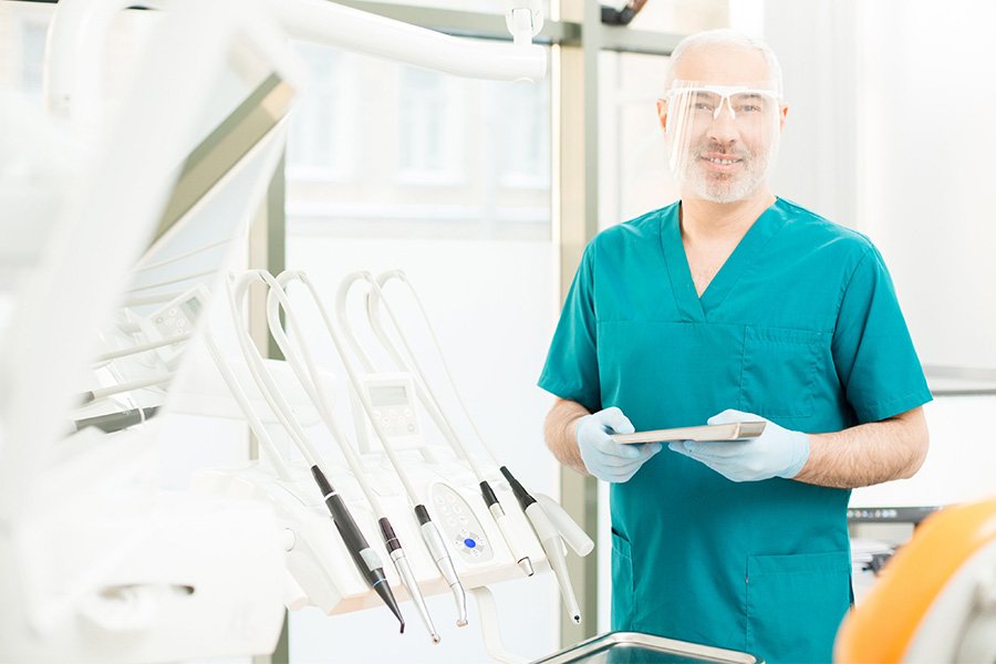 Trinh Do Bac Si Thuc Hien Phau Thuat Cay Ghep Implant Phai Cao